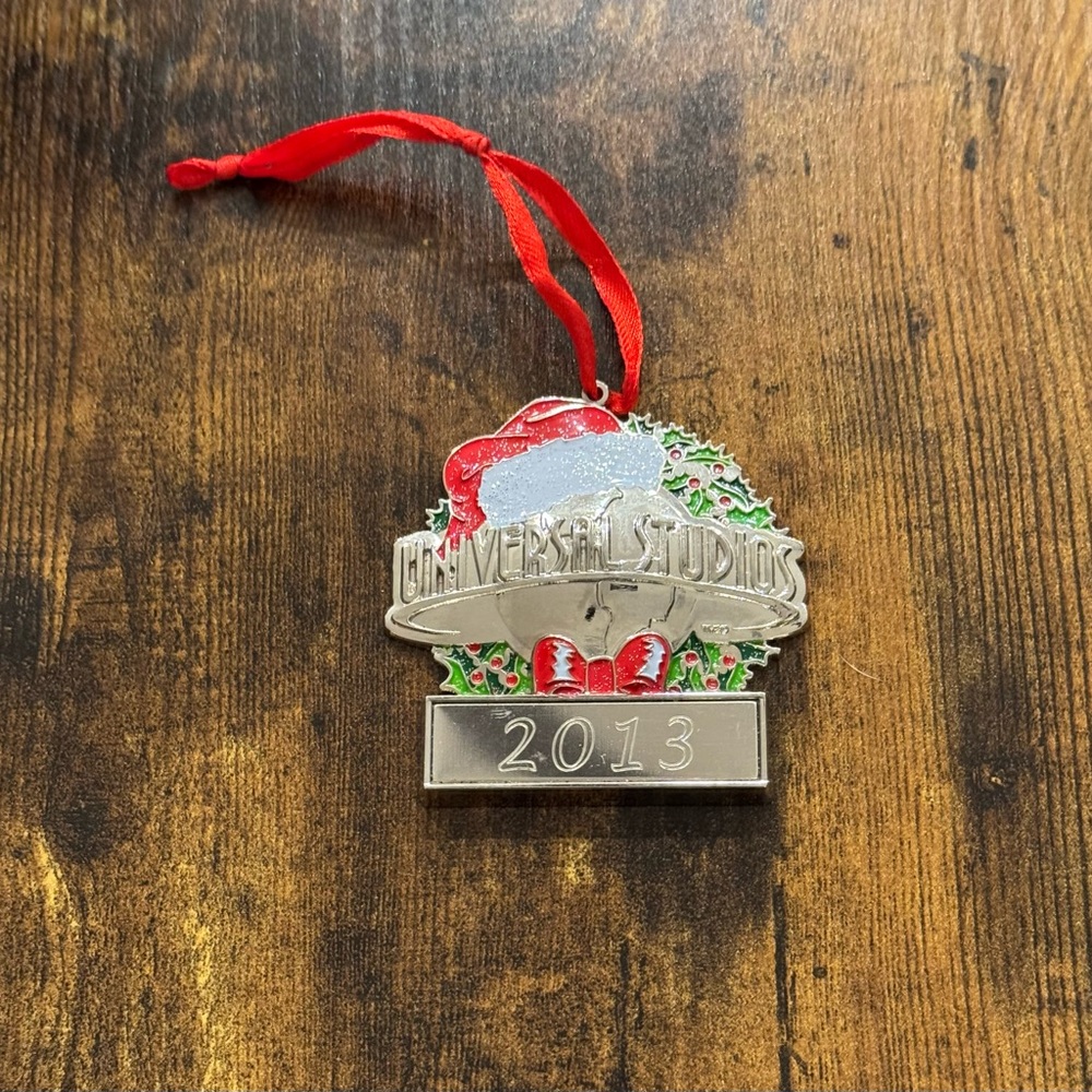 Universal Studios Globe Santa Hat 2013 Vintage Christmas Ornament Silver Gold